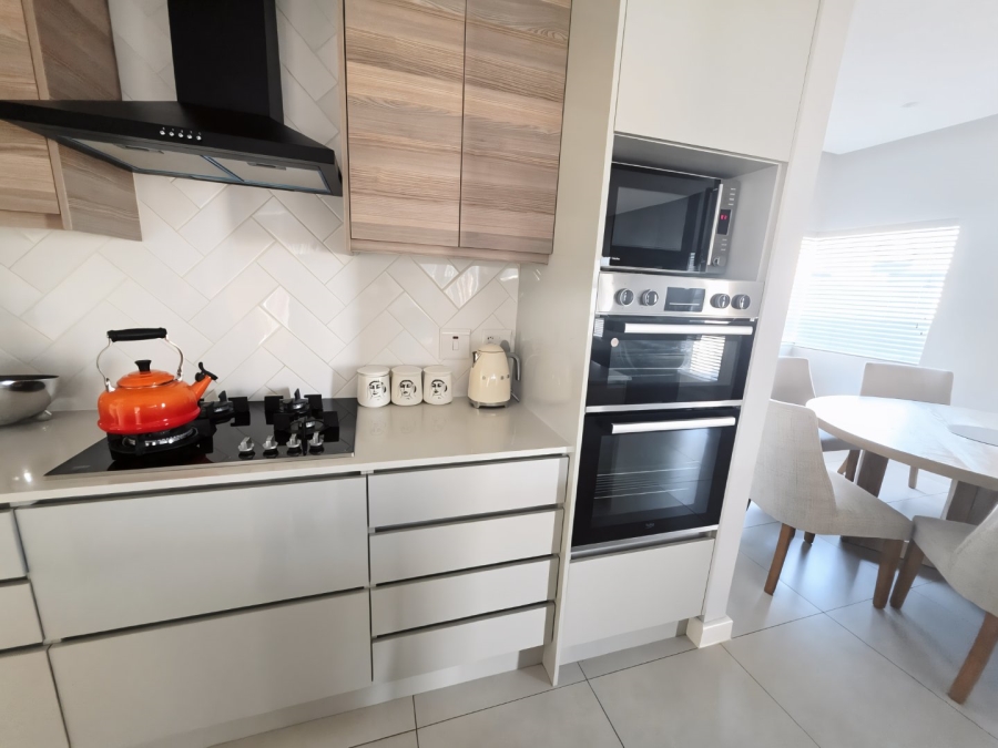 To Let 4 Bedroom Property for Rent in Sandown Western Cape